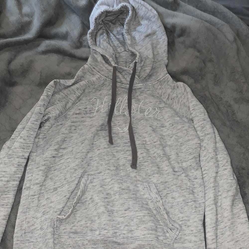 grey hollister sweater size:S